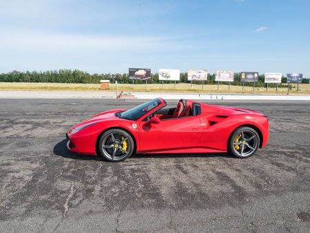 Jízda Ferrari na polygonu v Příbrami