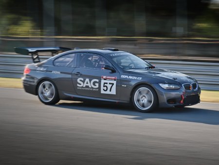 Autodrom Most v závodním BMW